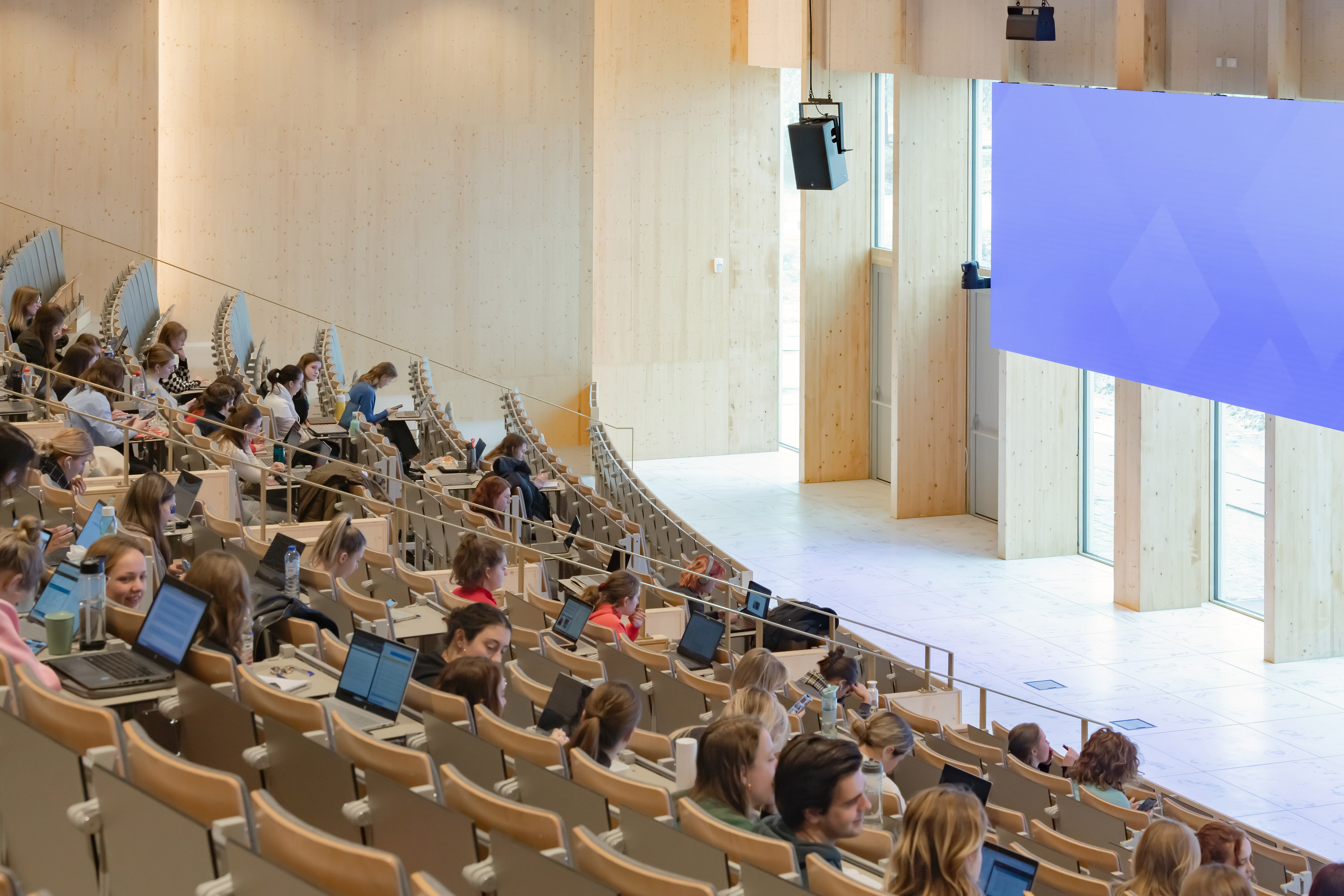 02 - Marga Klompé Building - Grootste collegezaal - Powerhouse Company - Sebastian van Damme compressed